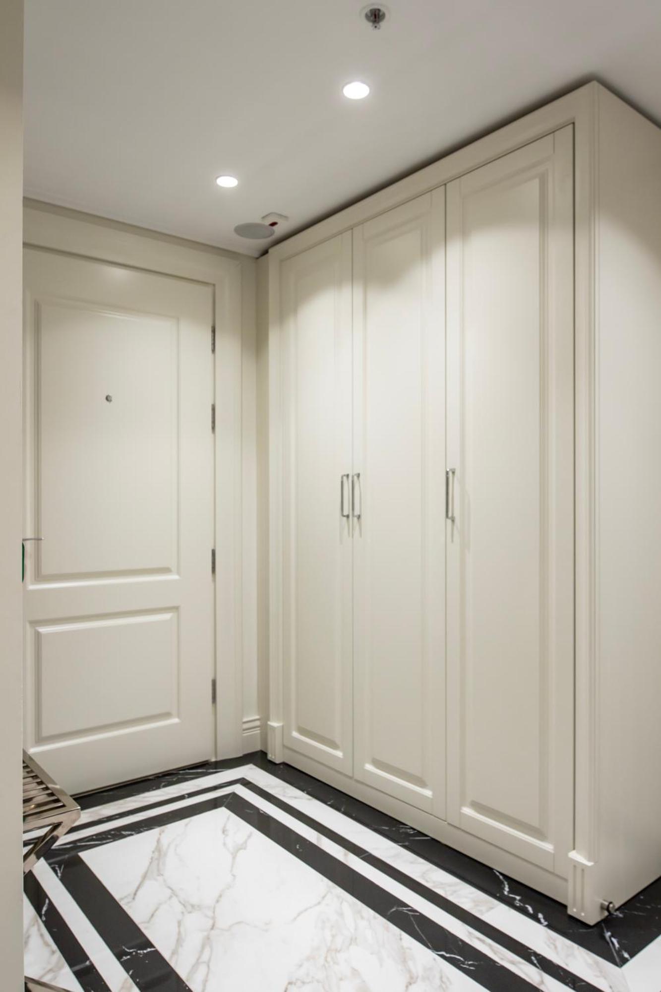 Xheko Imperial Luxury Hotel & Spa Tirana Eksteriør billede A wardrobe