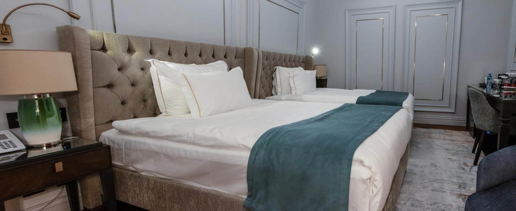 Xheko Imperial Luxury Hotel & Spa Tirana Eksteriør billede A bed