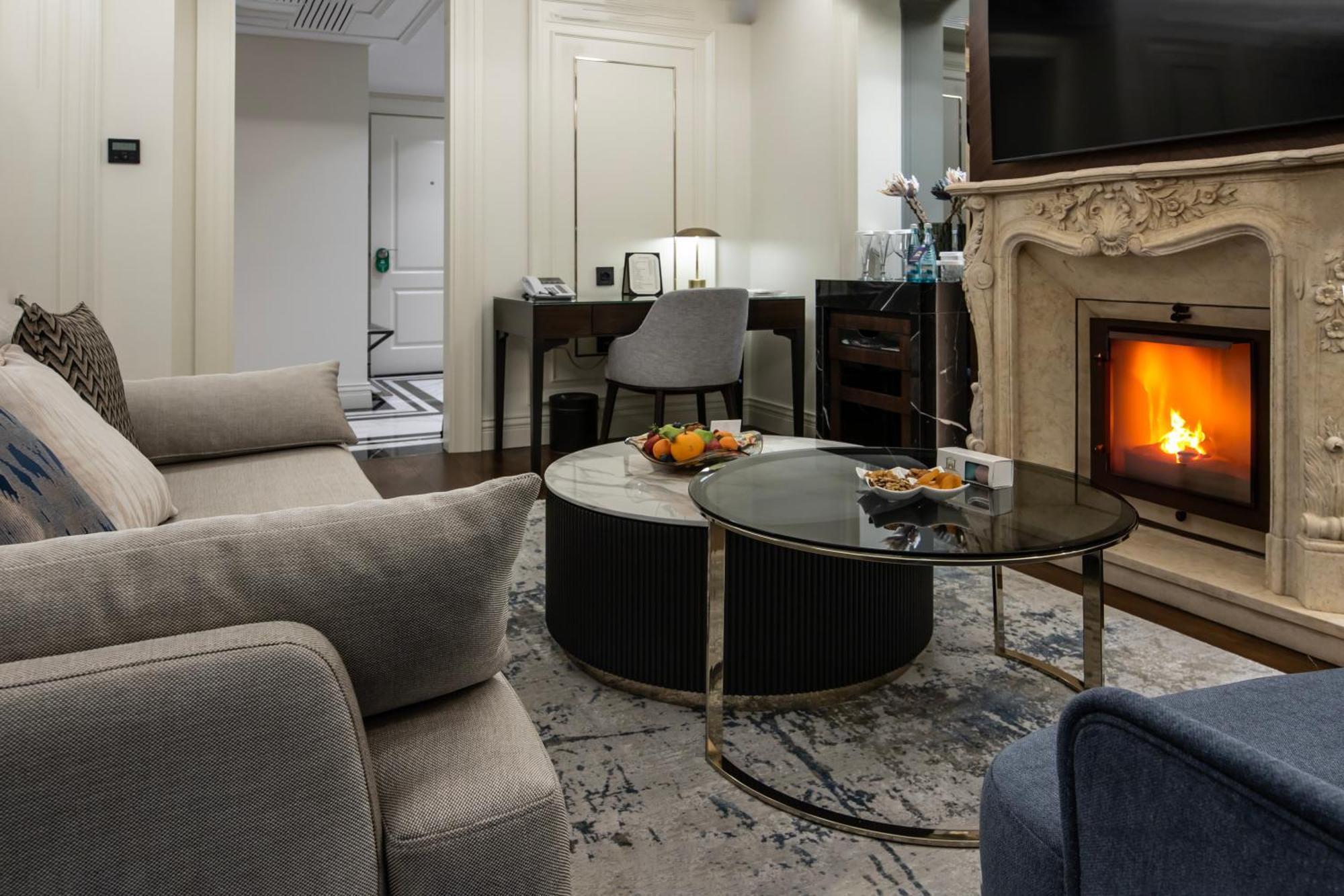 Xheko Imperial Luxury Hotel & Spa Tirana Eksteriør billede A living room in a suite at the Ritz-Carlton, Moscow