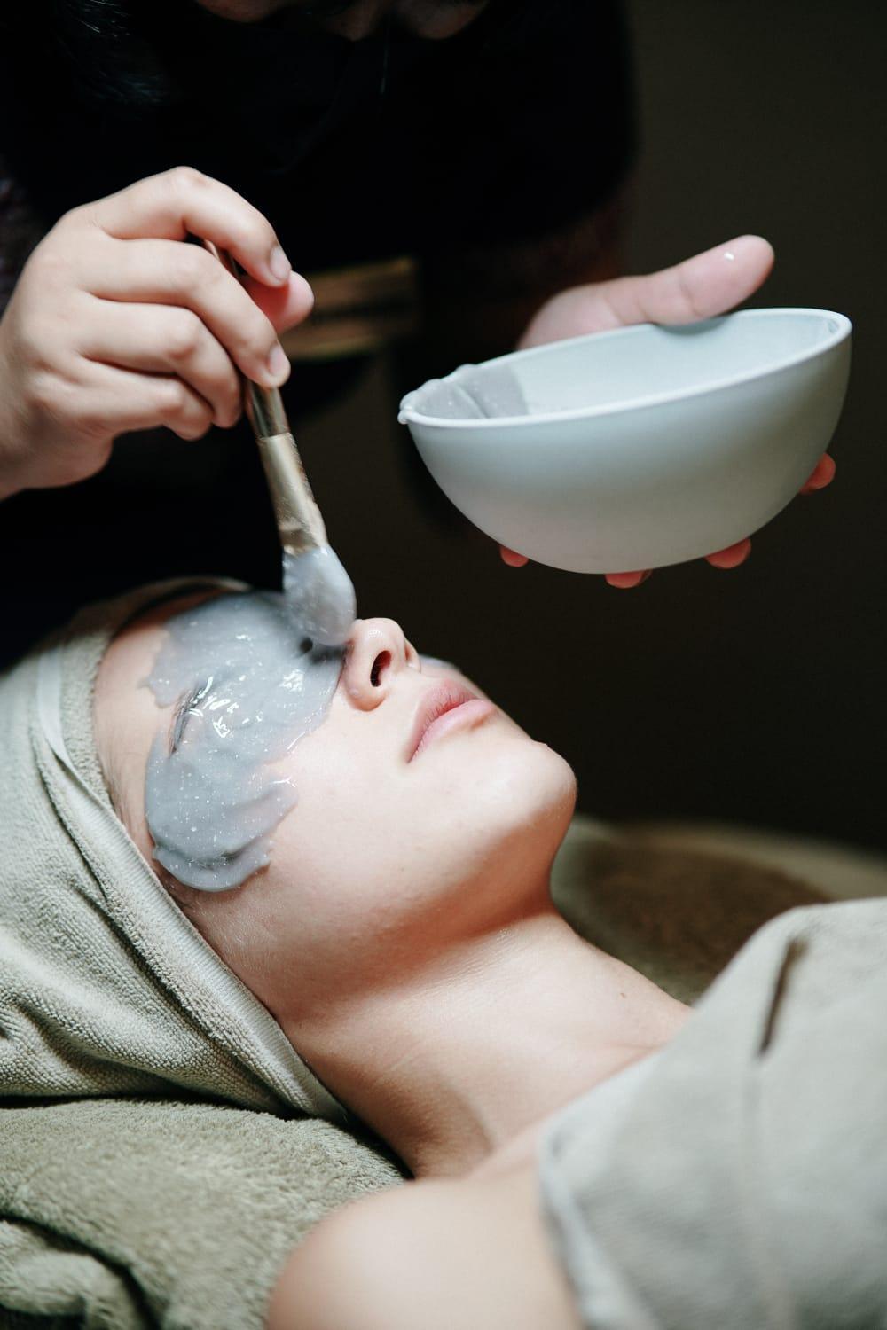 Xheko Imperial Luxury Hotel & Spa Tirana Eksteriør billede A facial treatment
