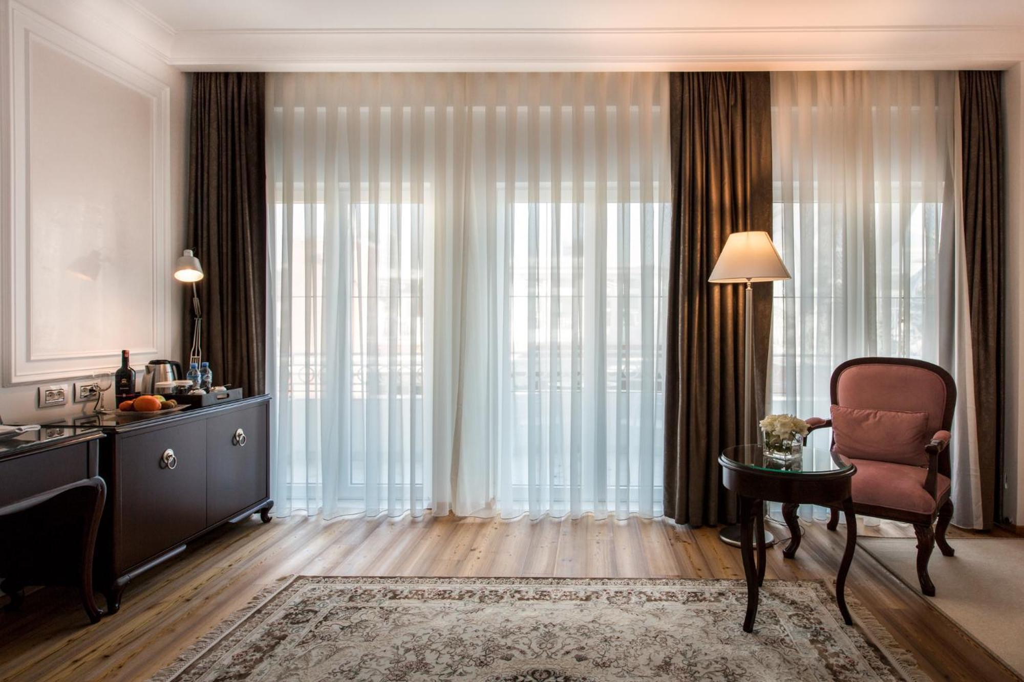 Xheko Imperial Luxury Hotel & Spa Tirana Eksteriør billede A room at the hotel